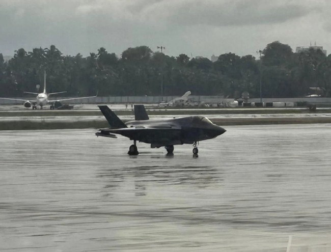 迫降印度37天后，英国F-35B终于修好飞走